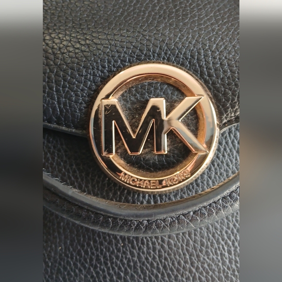 Michael Kors Black Leather Shoulder Bag with Gold Accents - Picture 2 of 6